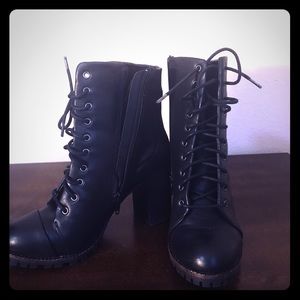 REPORT Lace up boots women’s size 7